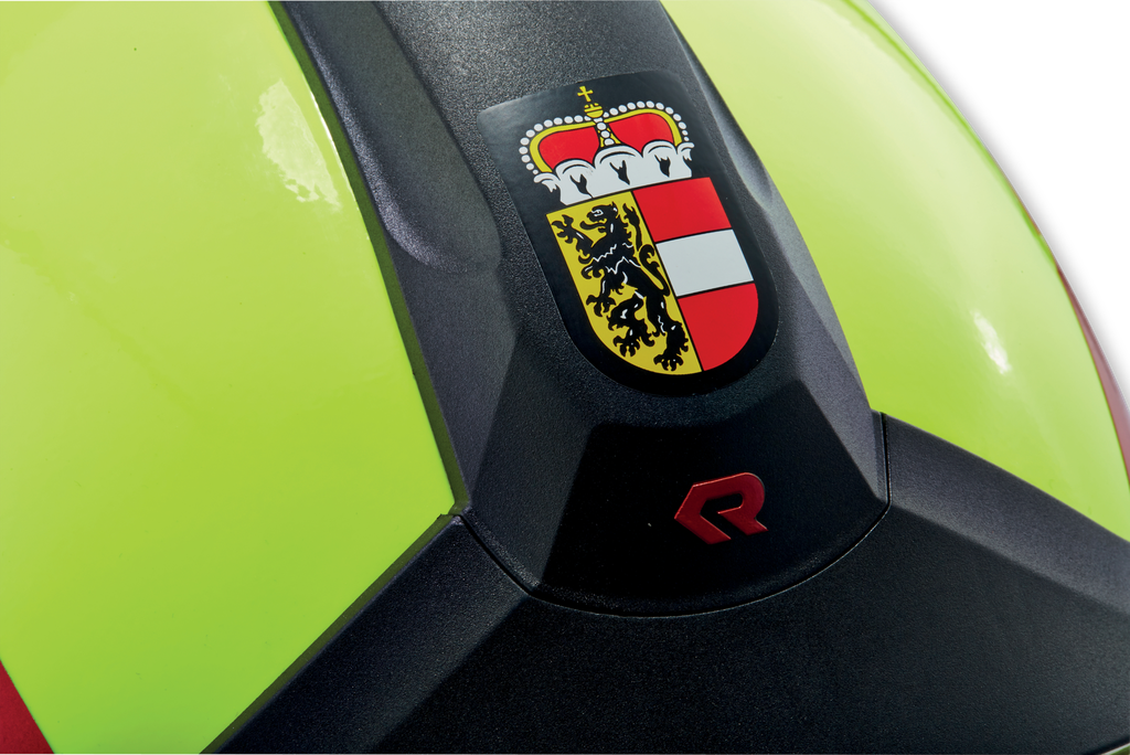 Emblem individual mounted onto the front blade